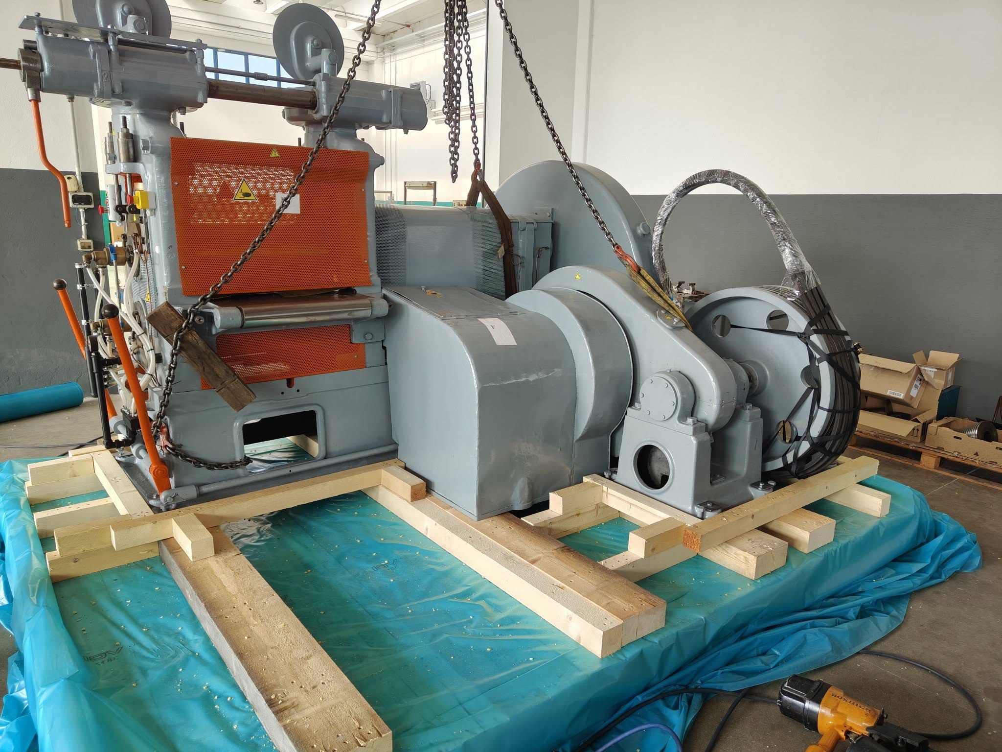 Laminatoio industriale revisionato e preparato per la movimentazione