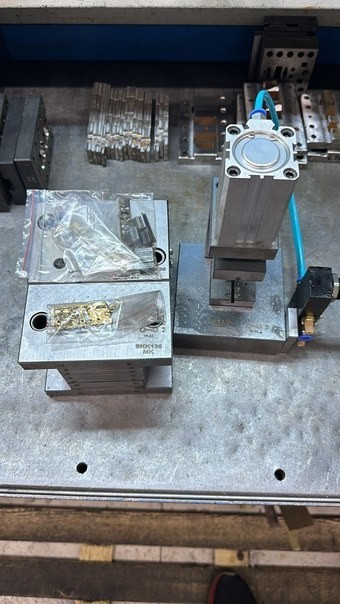 Dies and bending system